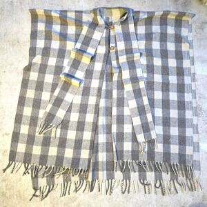 VTG Artesanias Mickey Cape Grey White Womens Buffalo Plaid‎ Scarf Tassel Fringe